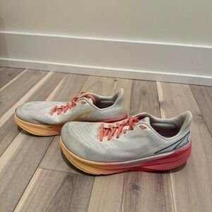 Altra Women's Experience Flow running shoe white and coral colorway sz 9 woman's
